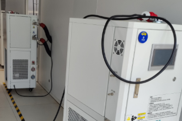 油加热控温设备是如何控温的？